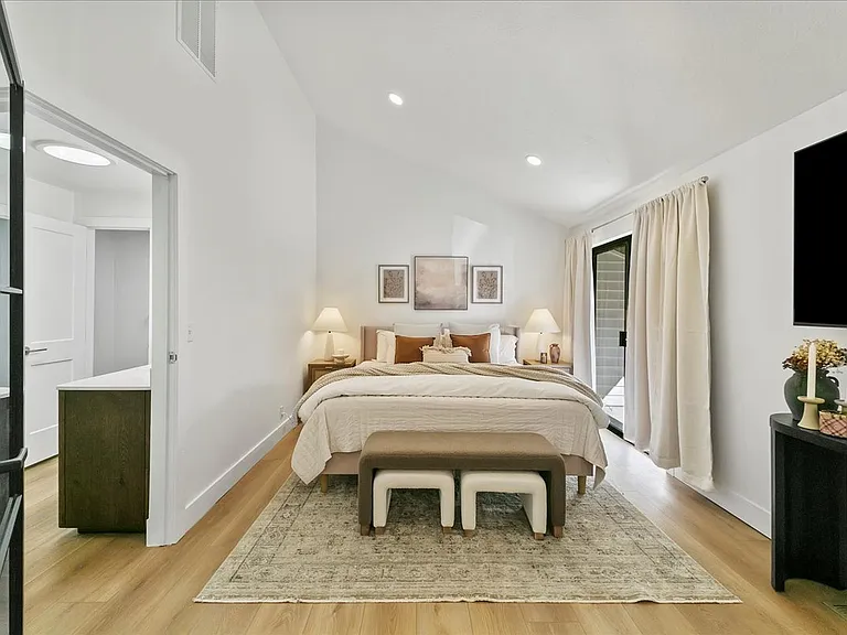 459 S Walnut St — Photo 18