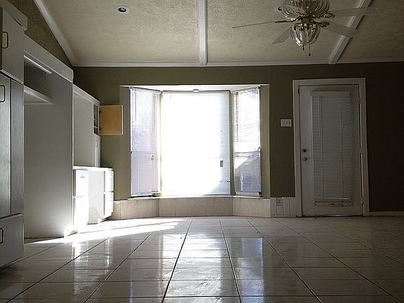 3rd image of 1810 Columbia Dr