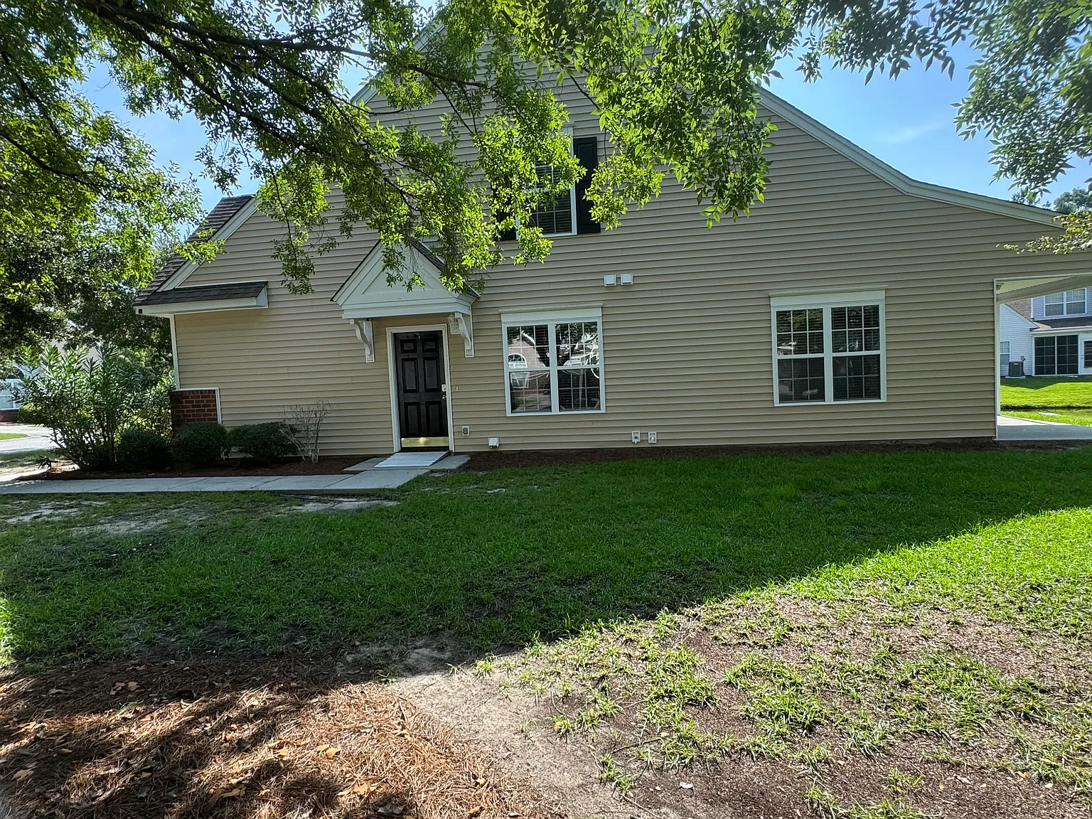 3 bed, 2.5 bath, 1601 sqft, $2,200 — Photo 4