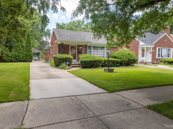 20322 Woodmont St, Harper Woods, MI 48225