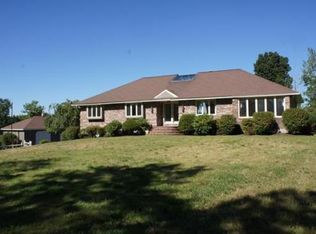 140 Surrey Ln, Dracut, MA 01826