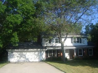 11129 N Riverland Ct, Mequon, WI 53092