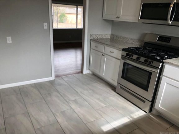 5th image of 110 W Jackson Ave