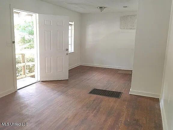 2nd image of 1734 Dixie Dr