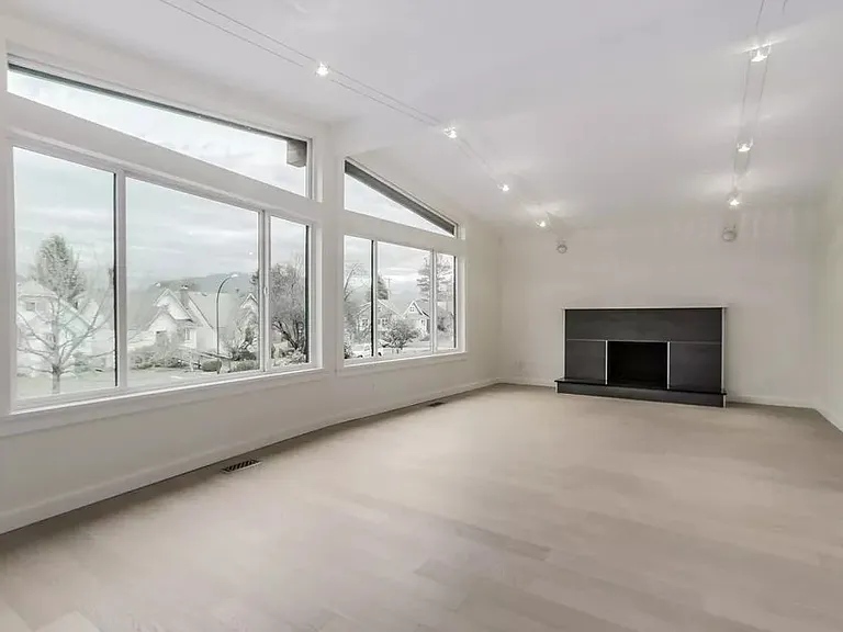 2680 Trinity St #UPPER — Photo 4
