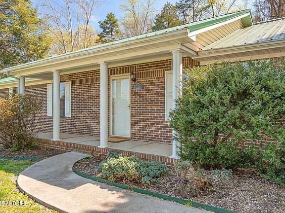 5th image of 556 E Beaver Creek Dr