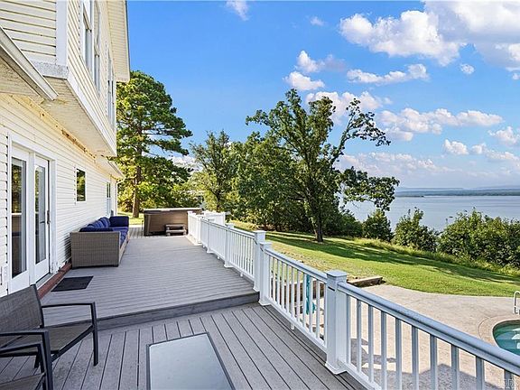 3rd image of 544 Painters Ln