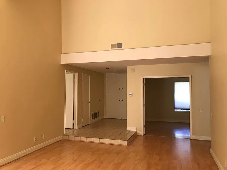 Entry/foyer