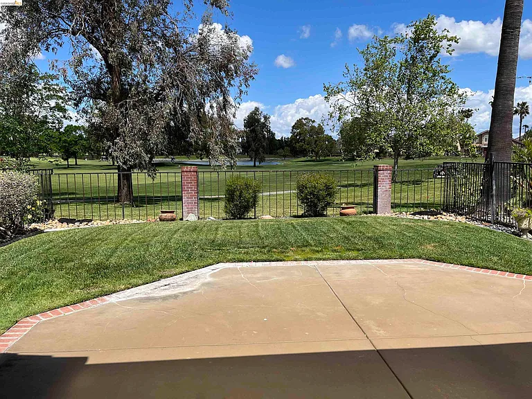 2420 Wayfarer Ct — Photo 15