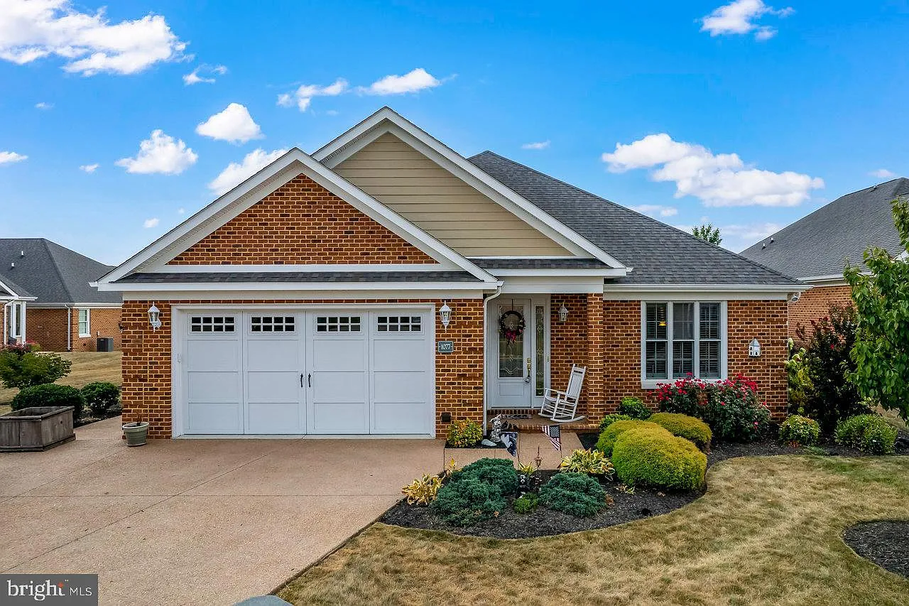 1077 Magnolia Ct photo 1