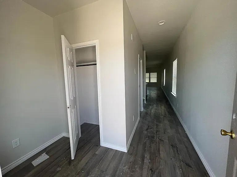 Foyer (Empty)