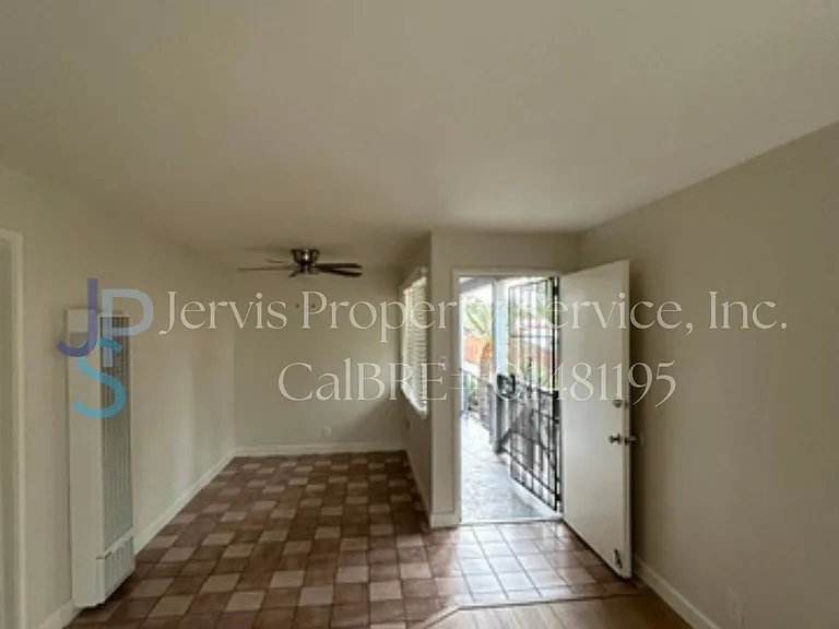 8922 Evergreen Ave #A — Photo 2