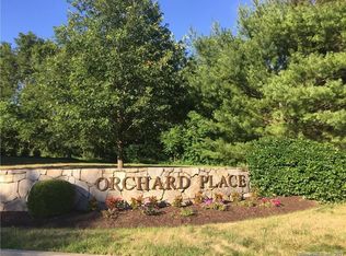 20 Orchard St #110, Brookfield, CT 06804