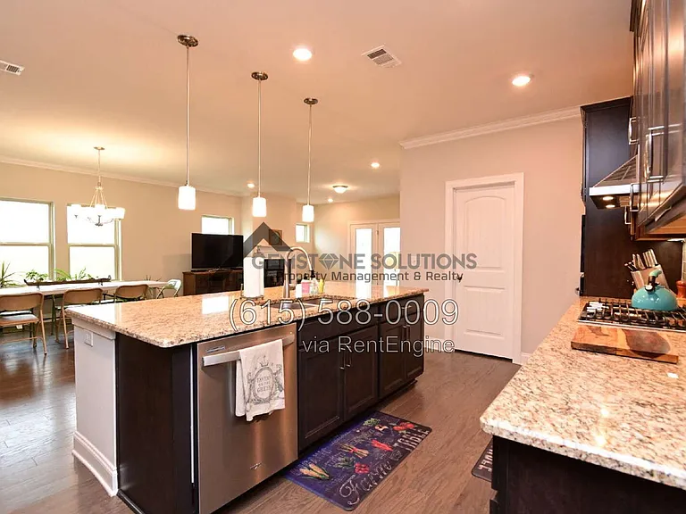 1028 Fenner Ln — Photo 22