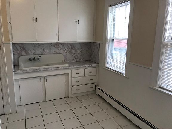 5th image of 246 Gano St APT 6
