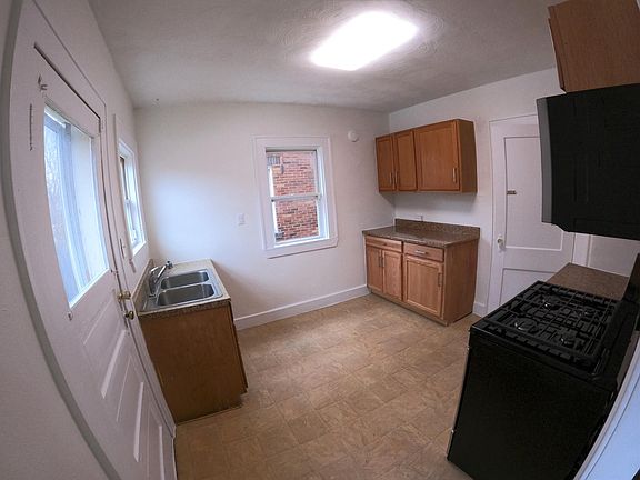 4th image of 461R E 23rd St