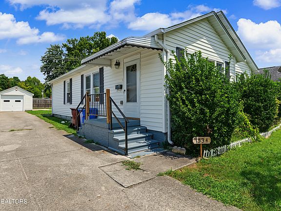 2nd image of 1534 Boyle St