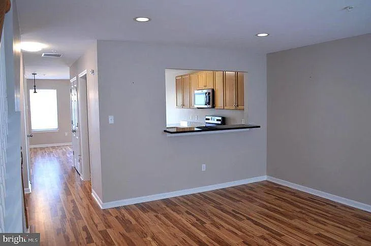 327 S Adams St — Photo 7