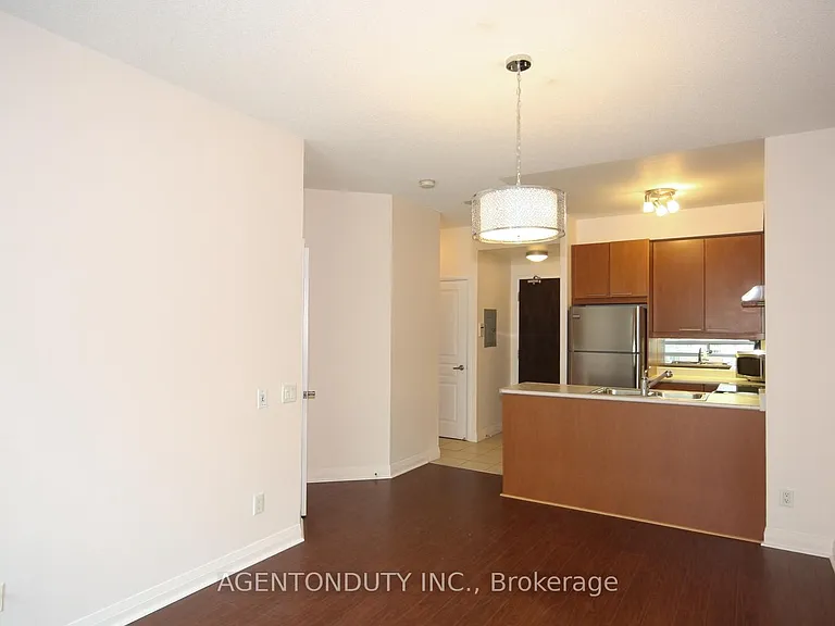 1121 Bay St #708 — Photo 7