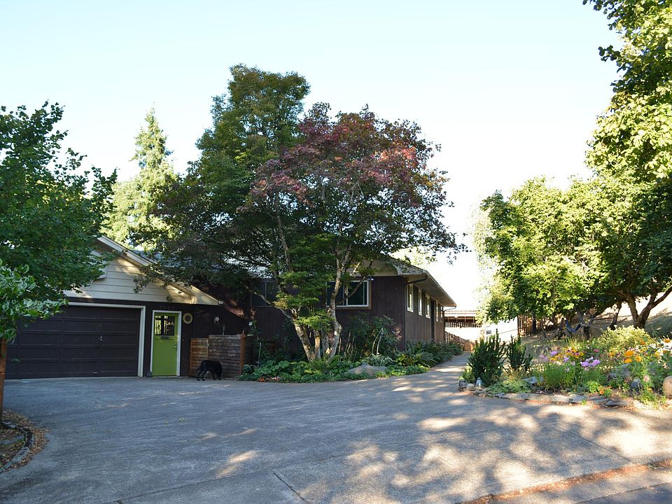 Front of home: half of driveway is occupant parking