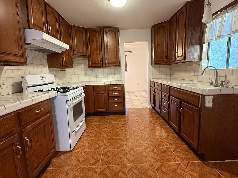 1343 Clay St — Photo 15