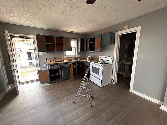 2nd image of 2229 McConnell Ave