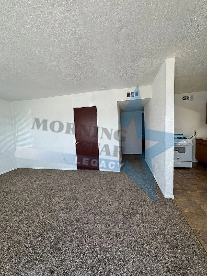 612 N Third St — Photo 2