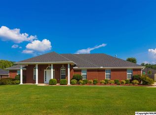 39 Cove Creek Dr, Decatur, AL 35603