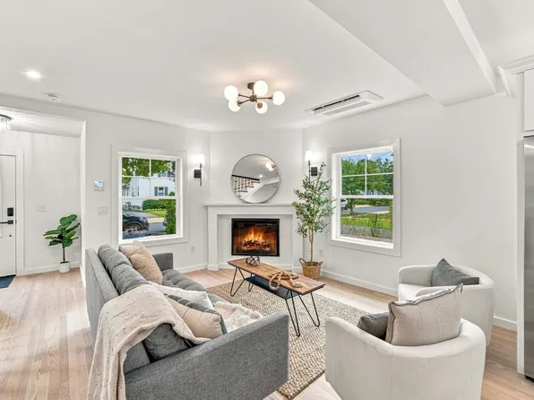 18 Jefferson Rd #A, Wakefield, MA 01880