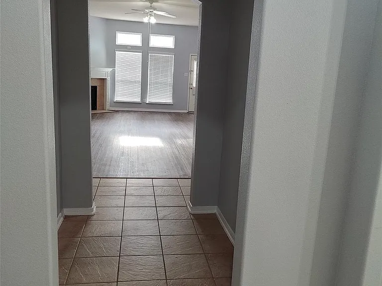 14123 Curry Creek Ln — Photo 17