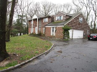 4 Chablis Dr, Dix Hills, NY 11746