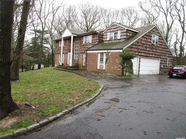 4 Chablis Drive, Dix Hills, NY 11746
