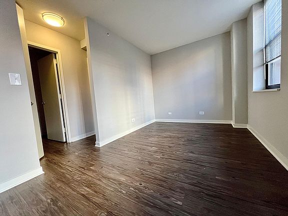 4th image of 232 W Illinois St