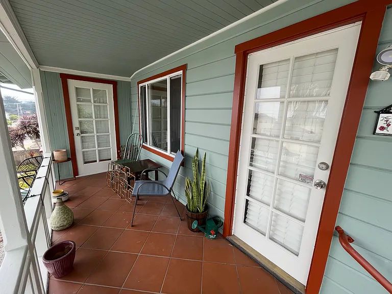 249 Hawthorne St — Photo 5