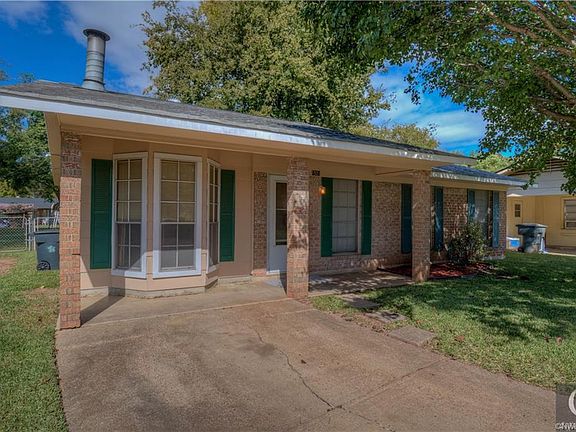 3rd image of 1521 Lampkin Cir