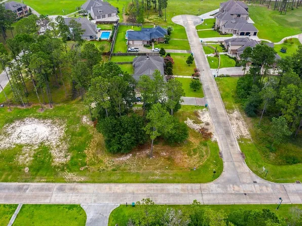 Roberts Ct, Westlake, LA 70669