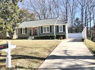 2 Meadowbrook Dr, Newnan, GA 30263