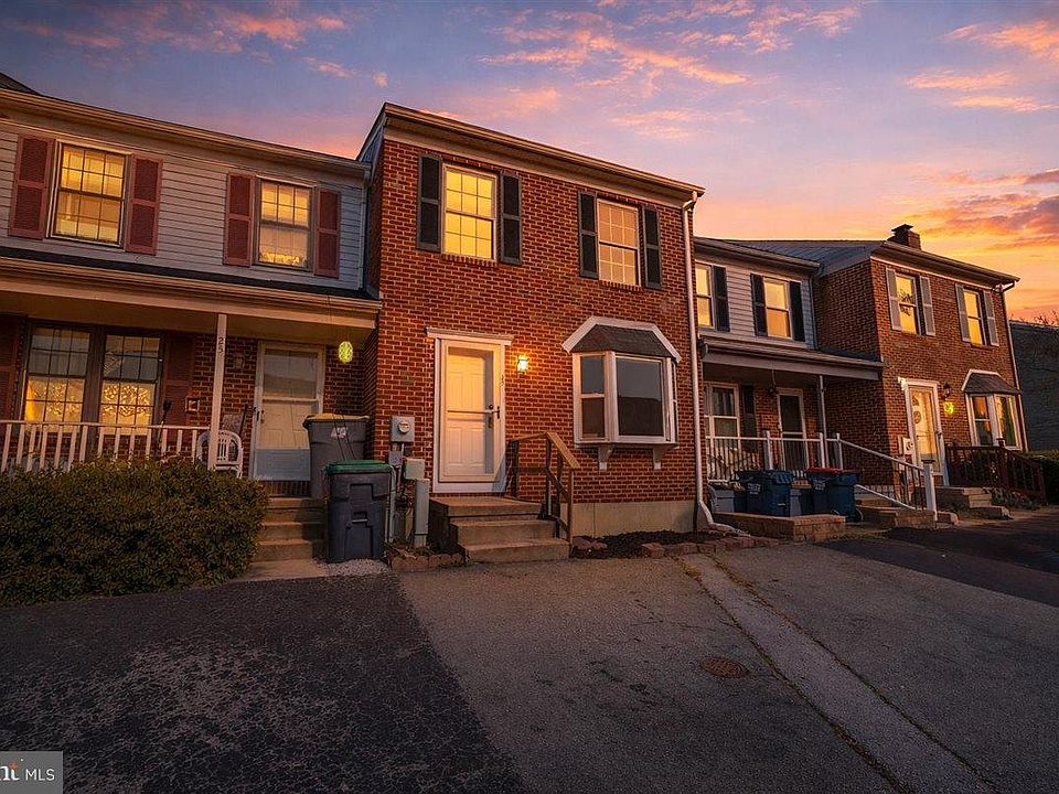 1st image of 27 Mactavish Ct