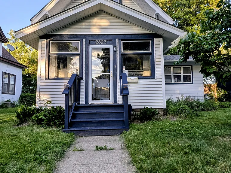 2623 Jackson St NE — Photo 2