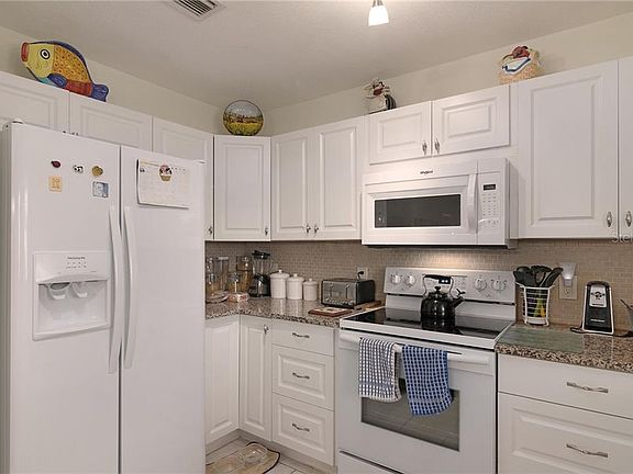 5th image of 734 Vista Pl