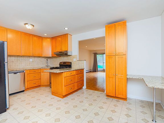3rd image of 3620 Johnson Ave APT 2