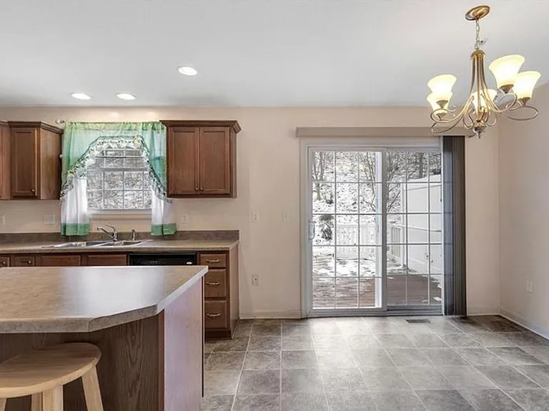 225 Persimmon Ln — Photo 7