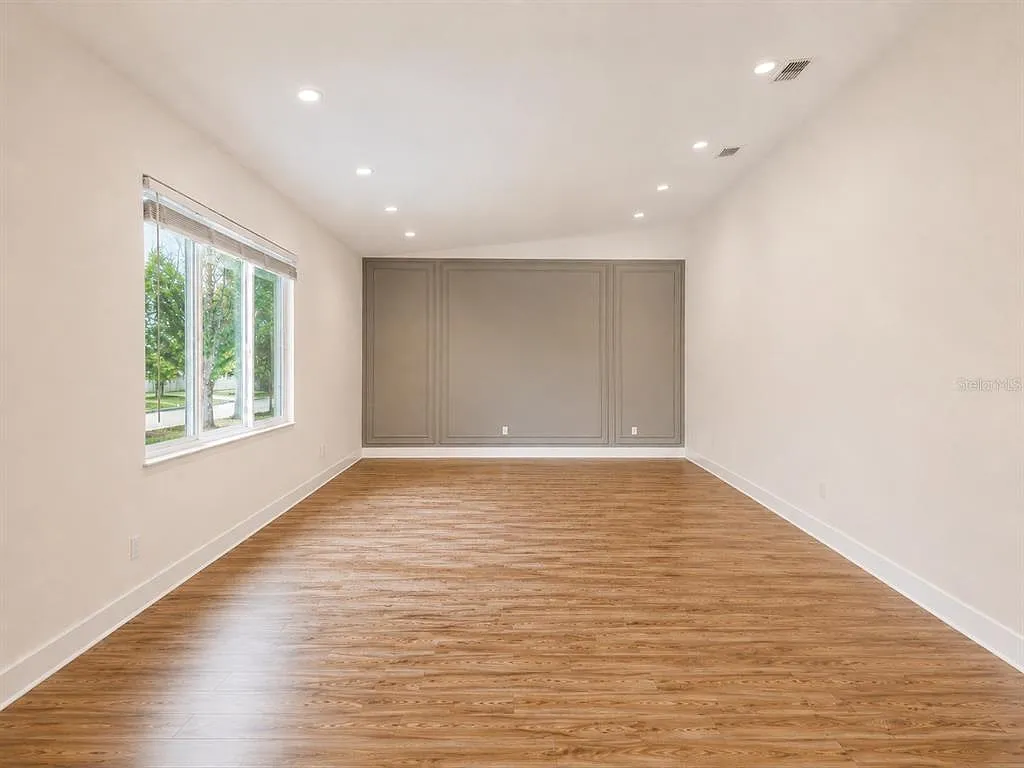 3 bed, 2.0 bath, 1837 sqft, $3,200 — Photo 3