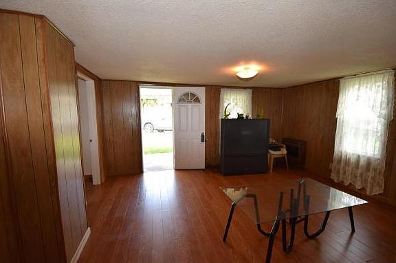 3rd image of 1604 E Fairview Ave