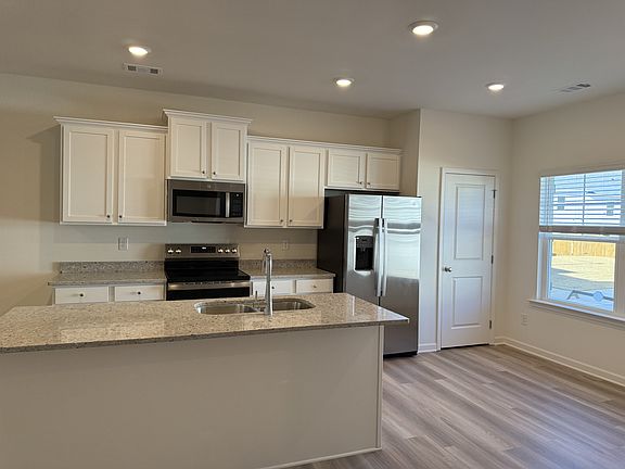 5th image of 1583 Salem Dr #1