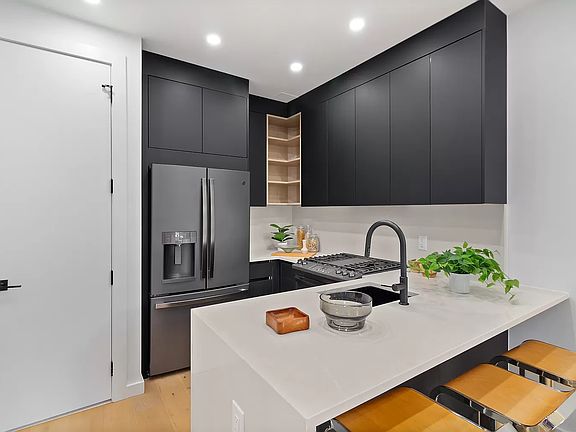 3rd image of 406 Midwood St #1GAR