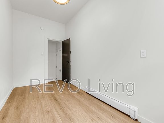 4th image of 41 Welland Ave #Ave5