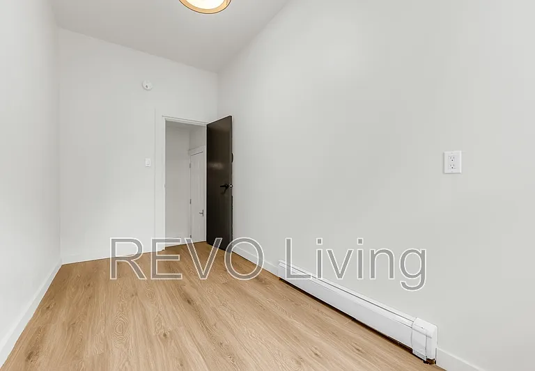 41 Welland Ave #AVE5 — Photo 4