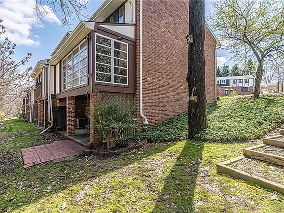 2nd image of 4423 Laurel Oak Dr