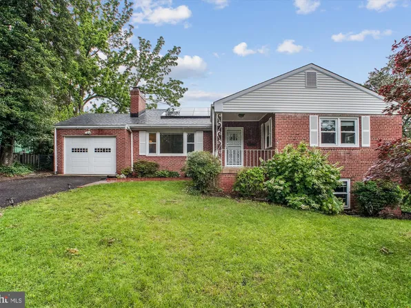 6448 Eppard St, Falls Church, VA 22042